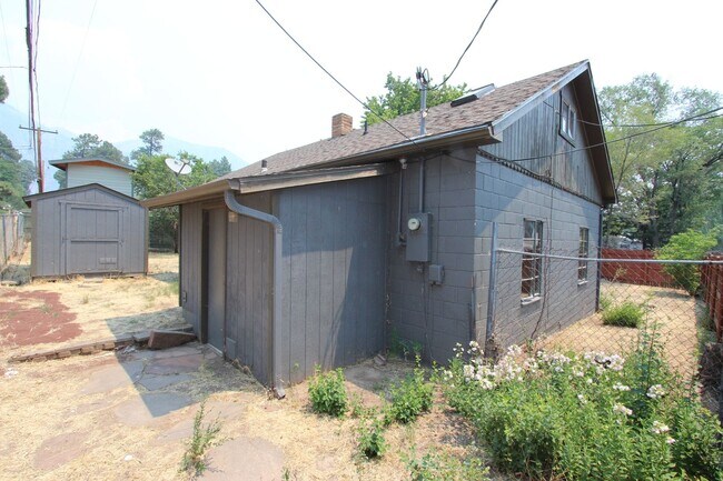 Building Photo - Charming 2 Bedroom Home in Lower Greenlaw | Large Fenced Yard