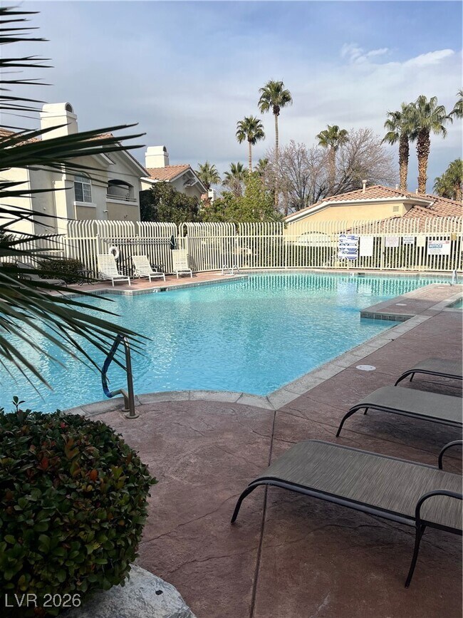 Building Photo - 1500 Cardinal Peak Ln