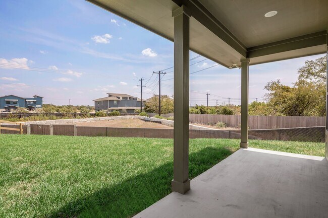 Building Photo - NOW LEASING!  4 bed, 4.5 bath modern home