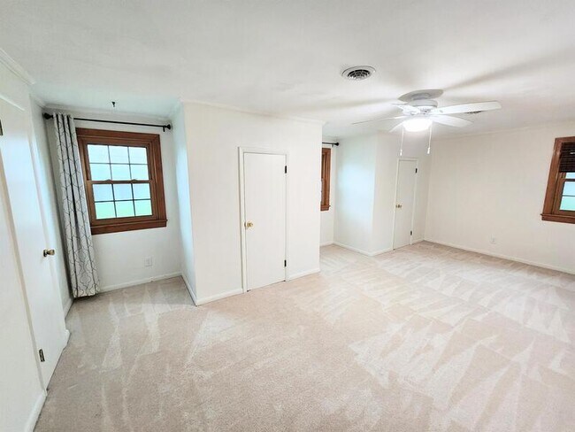 Building Photo - 1444 S Twin Lake Rd