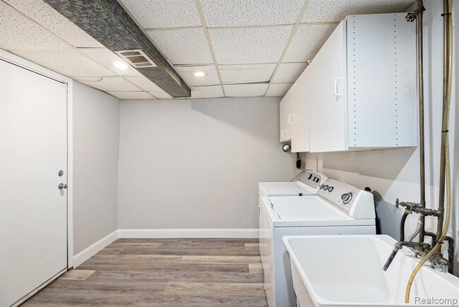 Building Photo - 2719 Pall Mall Dr