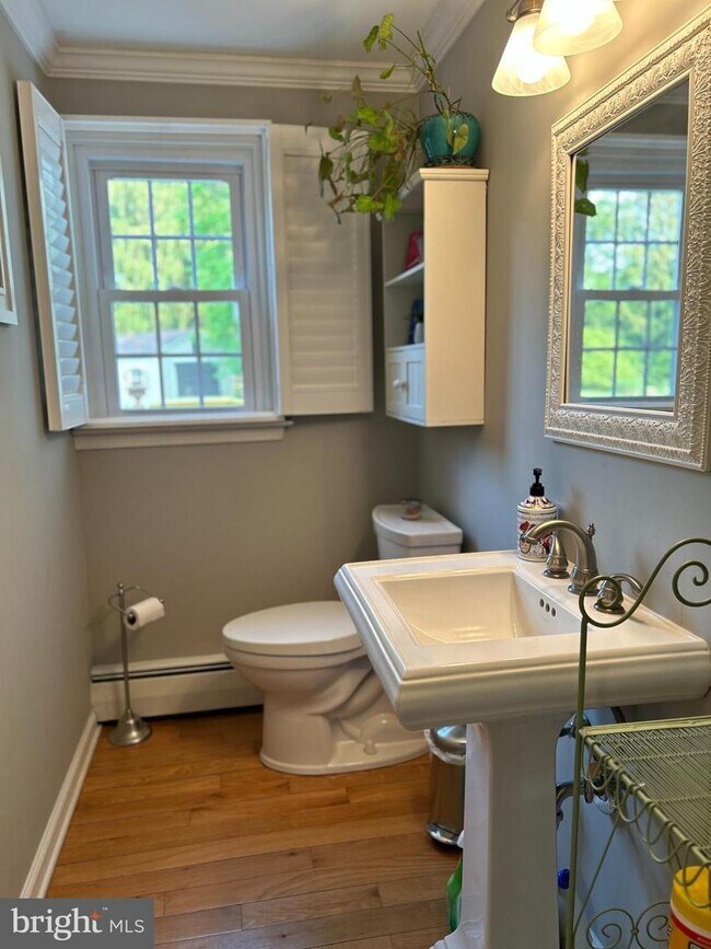 Building Photo - 5 Cedar Woods Dr