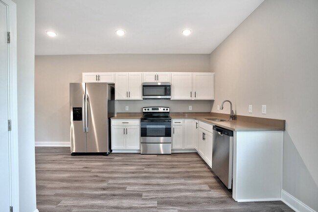 Building Photo - 68 Highland Blf Wy