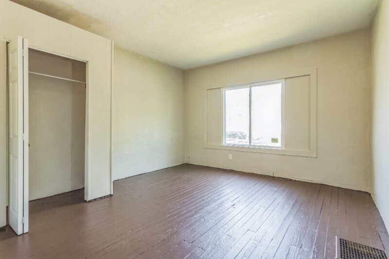 Building Photo - 2116 W Garden St