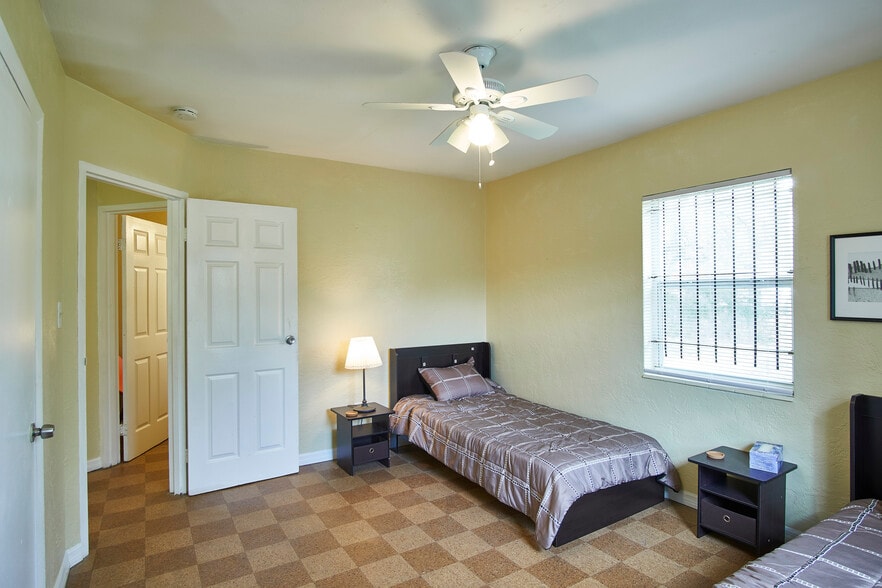 Building Photo - 1518 E Ellicott St