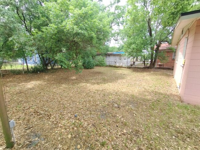 Building Photo - 3036 Saturn Ave