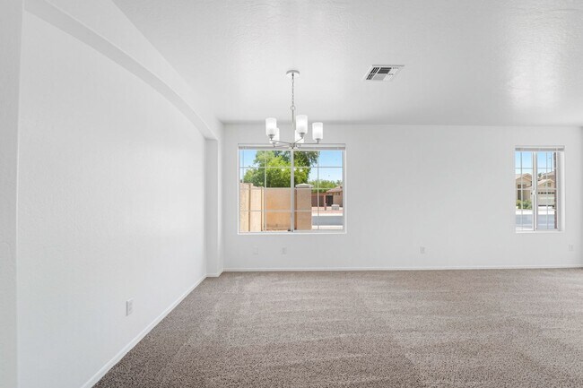 Building Photo - Freshly Updated 4 Bed | New Carpet, New Appliances & Open Layout