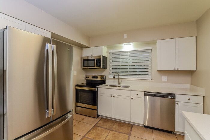 Building Photo - 2995 Westland Rd