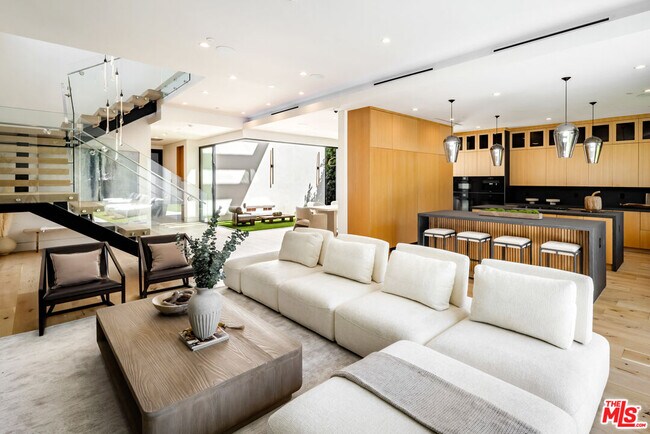 Building Photo - 14822 Hesby St