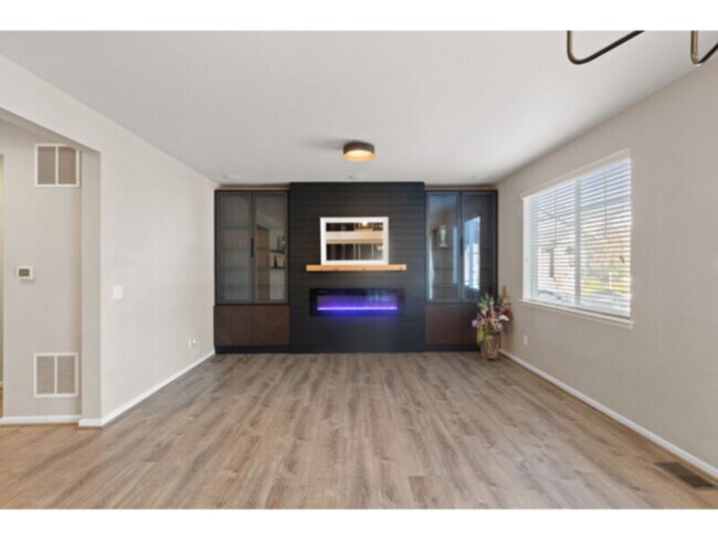 Building Photo - Crystal Valley Ranch in Castle Rock Luxury 3 bedroom with loft