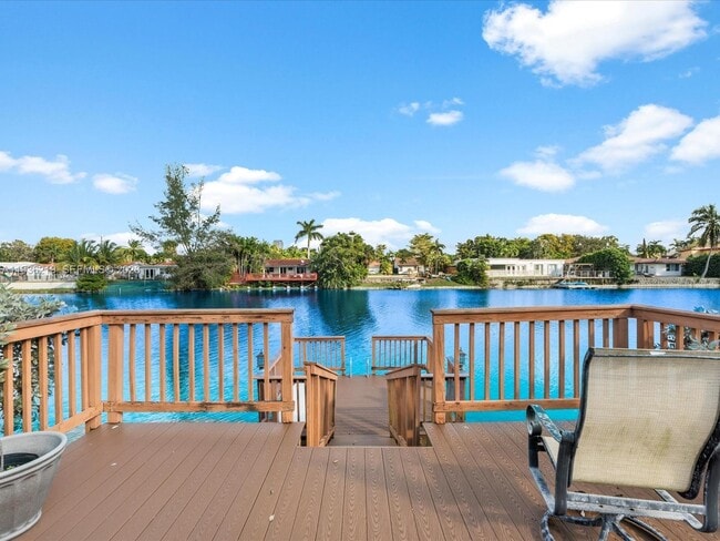 Building Photo - 21151 NE 22nd Ct