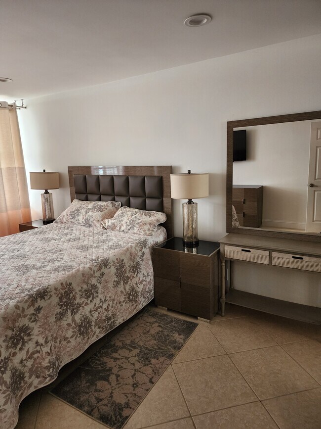 Bedroom - 3140 S Ocean Dr