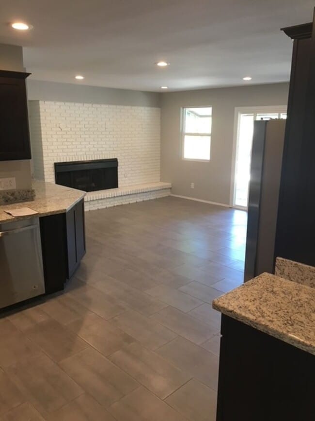 Building Photo - 5-Bedroom Tempe Home with Private Pool near ASU