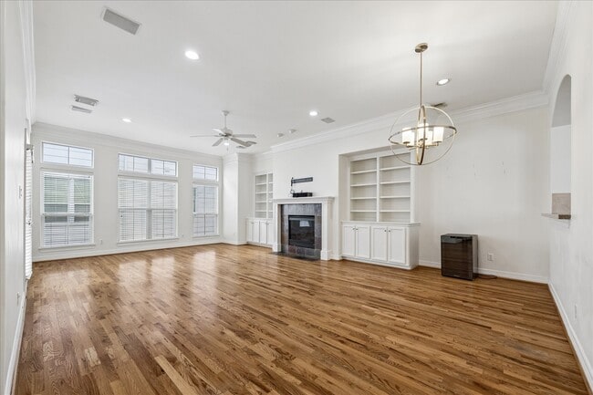 Building Photo - 612 Leverkuhn St