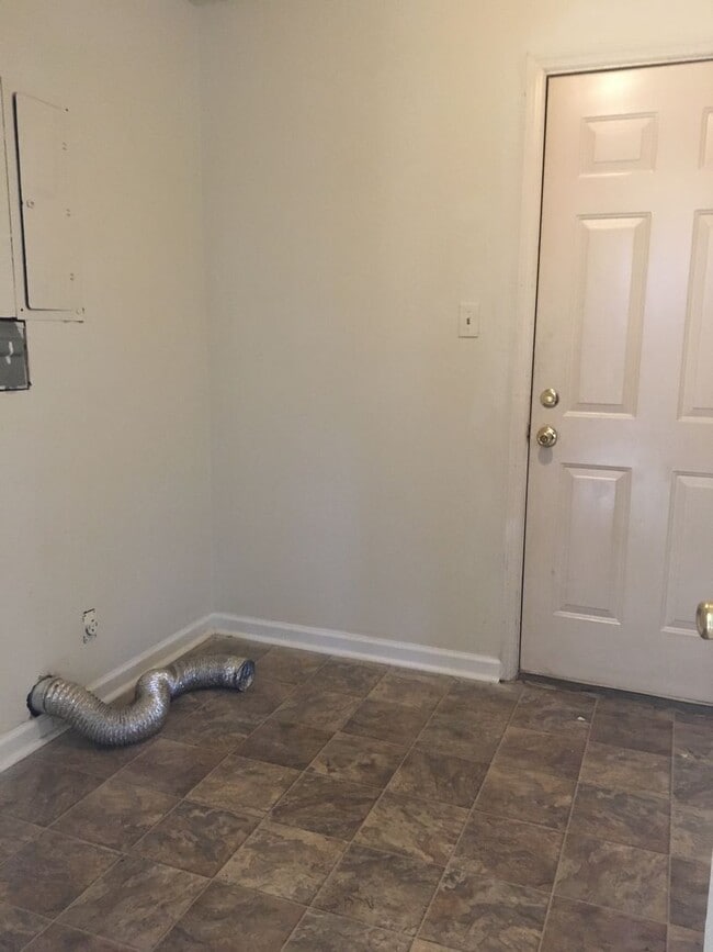 Building Photo - East Wendover Area 3 BR