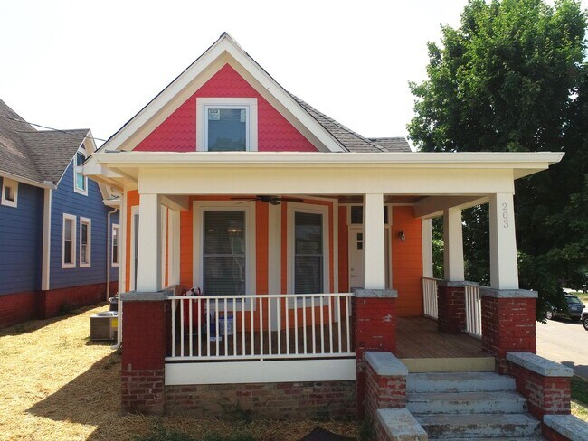 Building Photo - 203 16th St