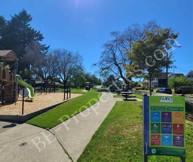 Building Photo - Central Tacoma Rambler