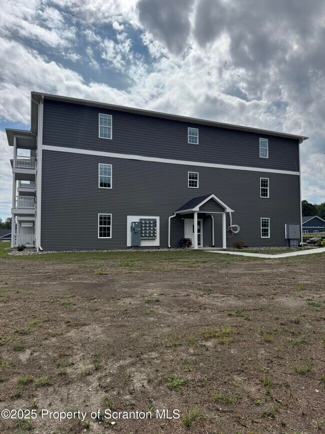 Building Photo - 402 Circle Dr