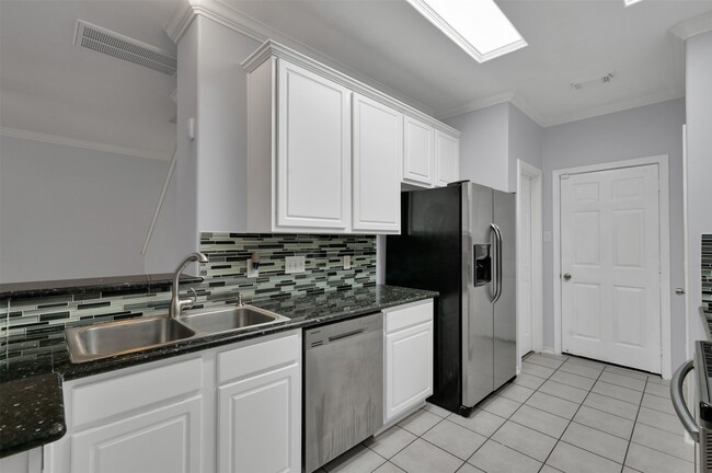 Building Photo - 3 Peach Ridge Pl