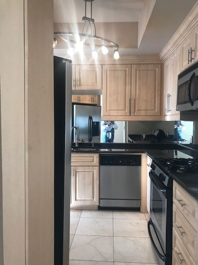 Building Photo - Condo In A Luxurious Community - 1 Bedroom