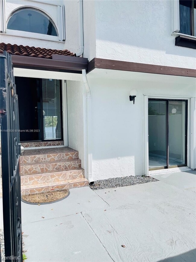 Building Photo - 3 br, 2.5 bath House - 1341 SW 124th Ct # 4-E