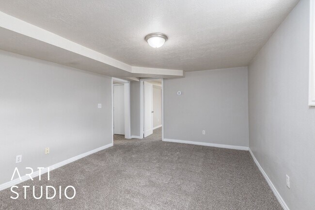 Building Photo - 28th Duplex