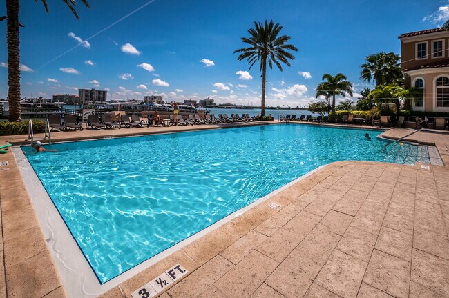 Building Photo - 521 Mandalay Ave