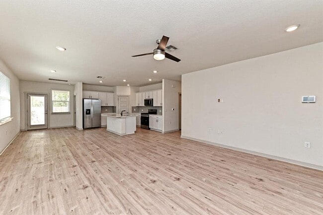 Building Photo - 13700 Lubeck Dr