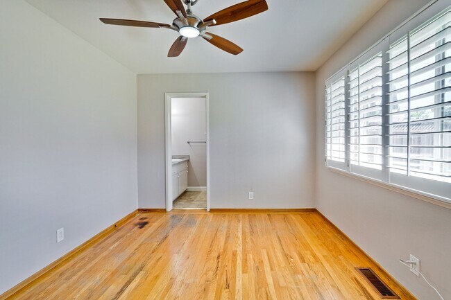 Building Photo - Welcome Home to Beautiful Cambrian Park Ne...