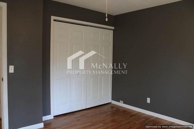 Building Photo - 3-Bedroom Split-Level Home with Garage