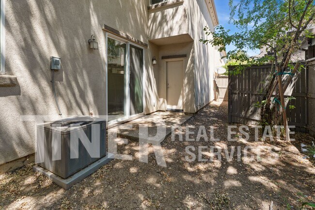 Building Photo - 5418 Washoe St