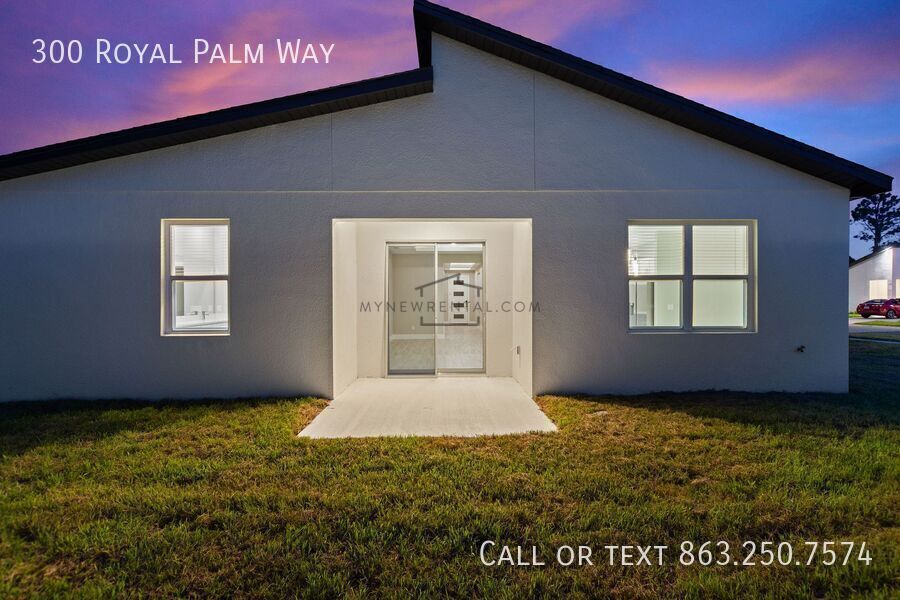 Building Photo - 300 Royal Palm Wy
