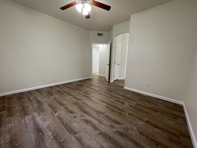 Building Photo - 10217 King Henry Ave