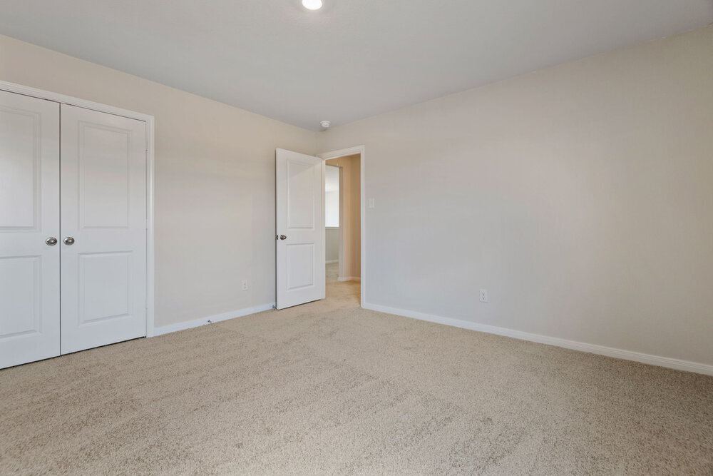 Building Photo - 16426 Honeysuckle Hl Dr