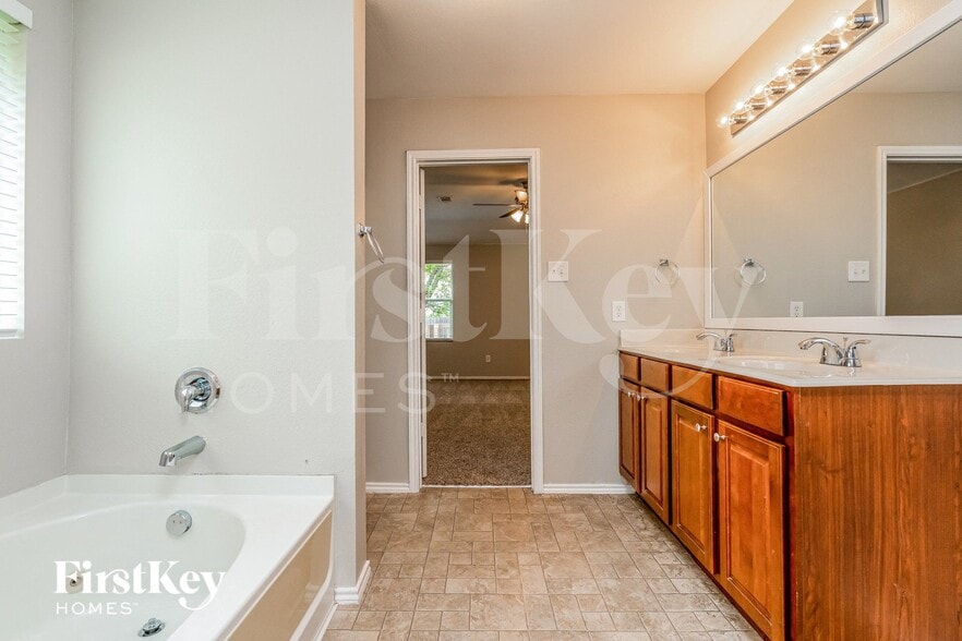 Building Photo - 3908 Windy Point Dr