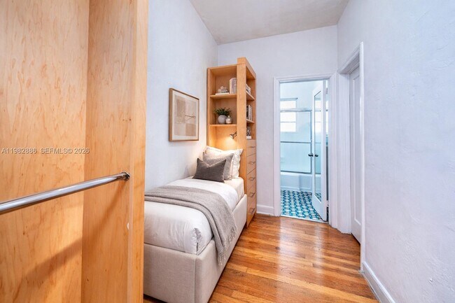 Building Photo - 830 Euclid Ave