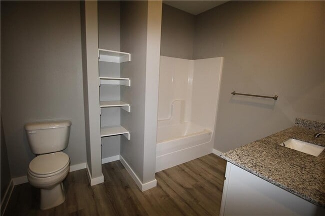 Building Photo - 2711 Vinson Rd
