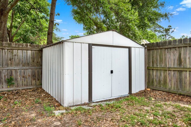 Building Photo - 211 Mikal Dr