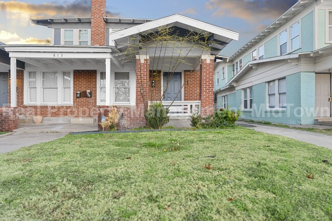 Building Photo - Charming studio 1-bathroom townhome in the...