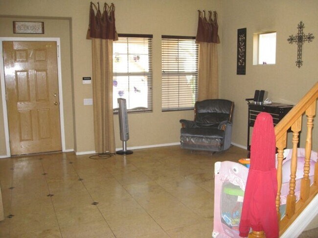 Building Photo - Beautiful three bedroom plus den/loft, 2.5 bath upgraded home  In West Phoenix Close to I-10 & 101