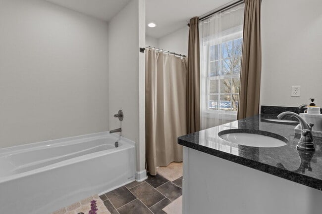 Building Photo - 812 Somb Moore Ways