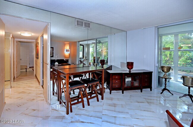 Building Photo - 1224 S Peninsula Dr