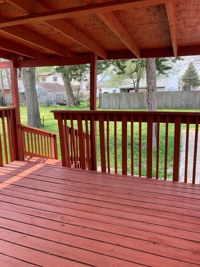 Building Photo - 3 Bedroom 2 Bathroom East Side Home