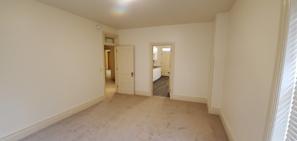 Building Photo - 1054 Cornwall Rd