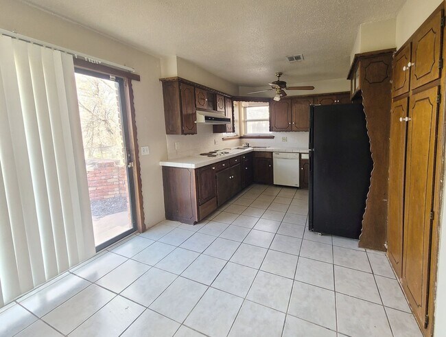 Building Photo - 3 Bedroom Home in Del City