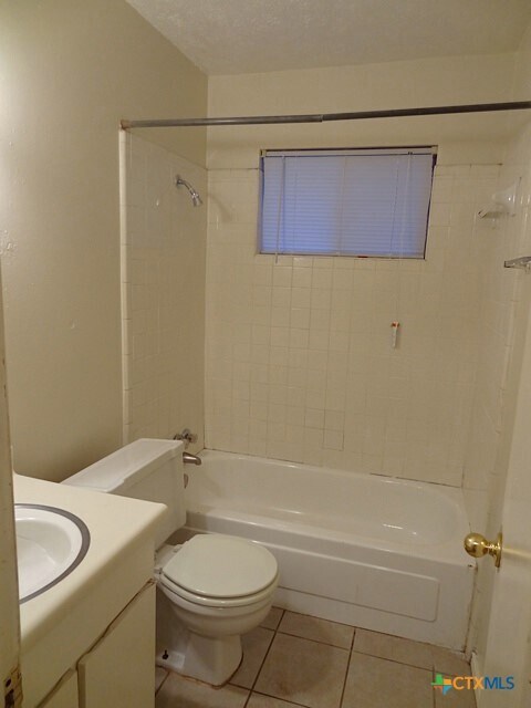 Building Photo - 1239 N LBJ Dr