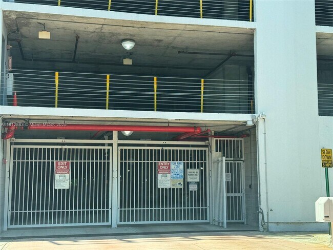 Building Photo - 2641 N Flamingo Rd