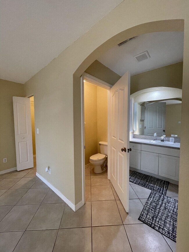 Building Photo - 1602 SW 16th Ct