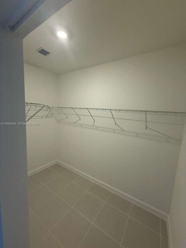 Building Photo - 16202 SW 147th Ave