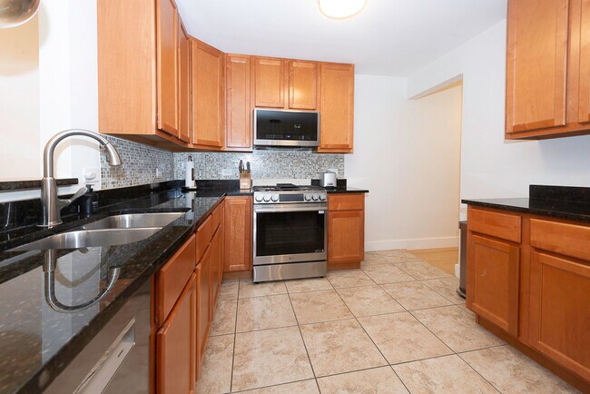 Building Photo - 4030 N Mozart St